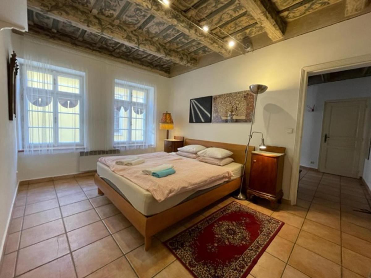 Historical Apartment With Balcony 프라하 외부 사진